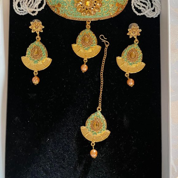 Meenakari enamel indian jewellery set- necklace, earrings and tikka - Picture 3 of 3